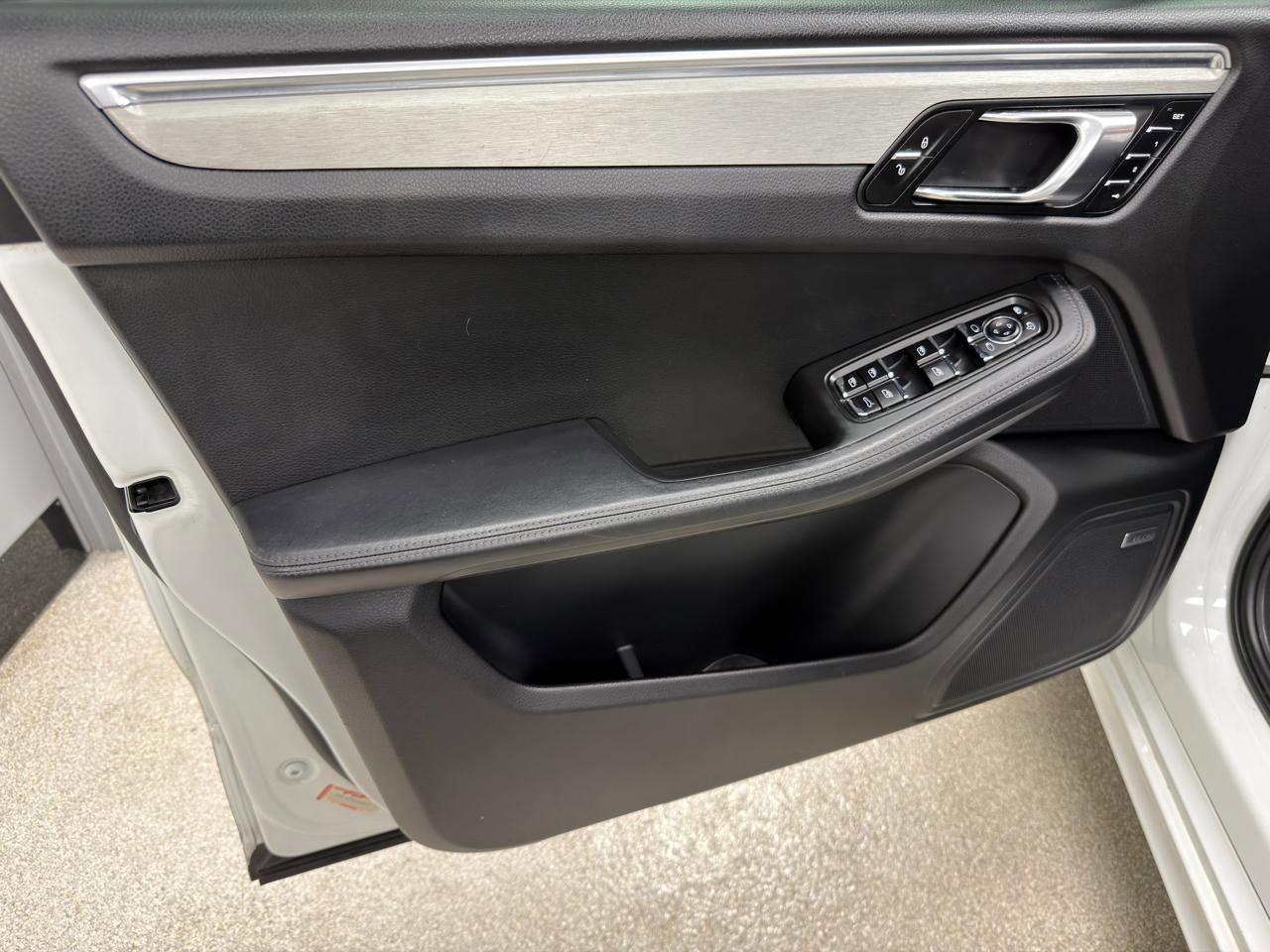 Used 2015 Porsche Macan Turbo image 14