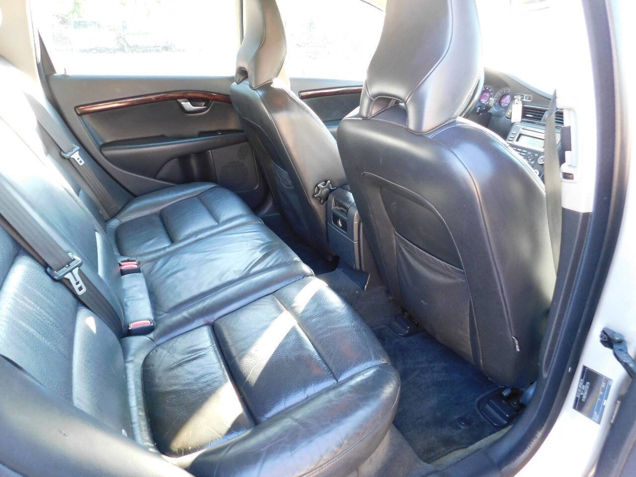 Used 2010 Volvo V70 image 21