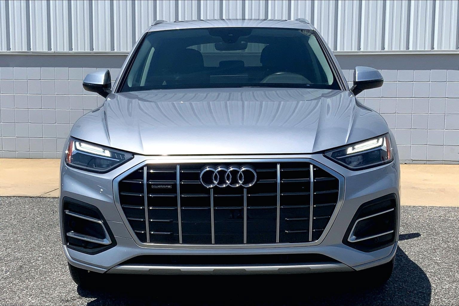 Used 2023 Audi Q5 2.0T Premium w/ Convenience Package AWD/4WD image 3