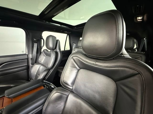 Used 2018 Lincoln Navigator L Reserve w/ Technology Package AWD/4WD image 15