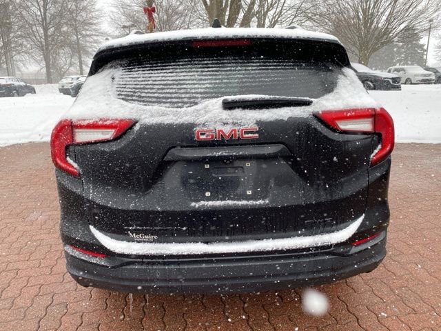 Used 2022 GMC Terrain SLT w/ Elevation Edition image 8