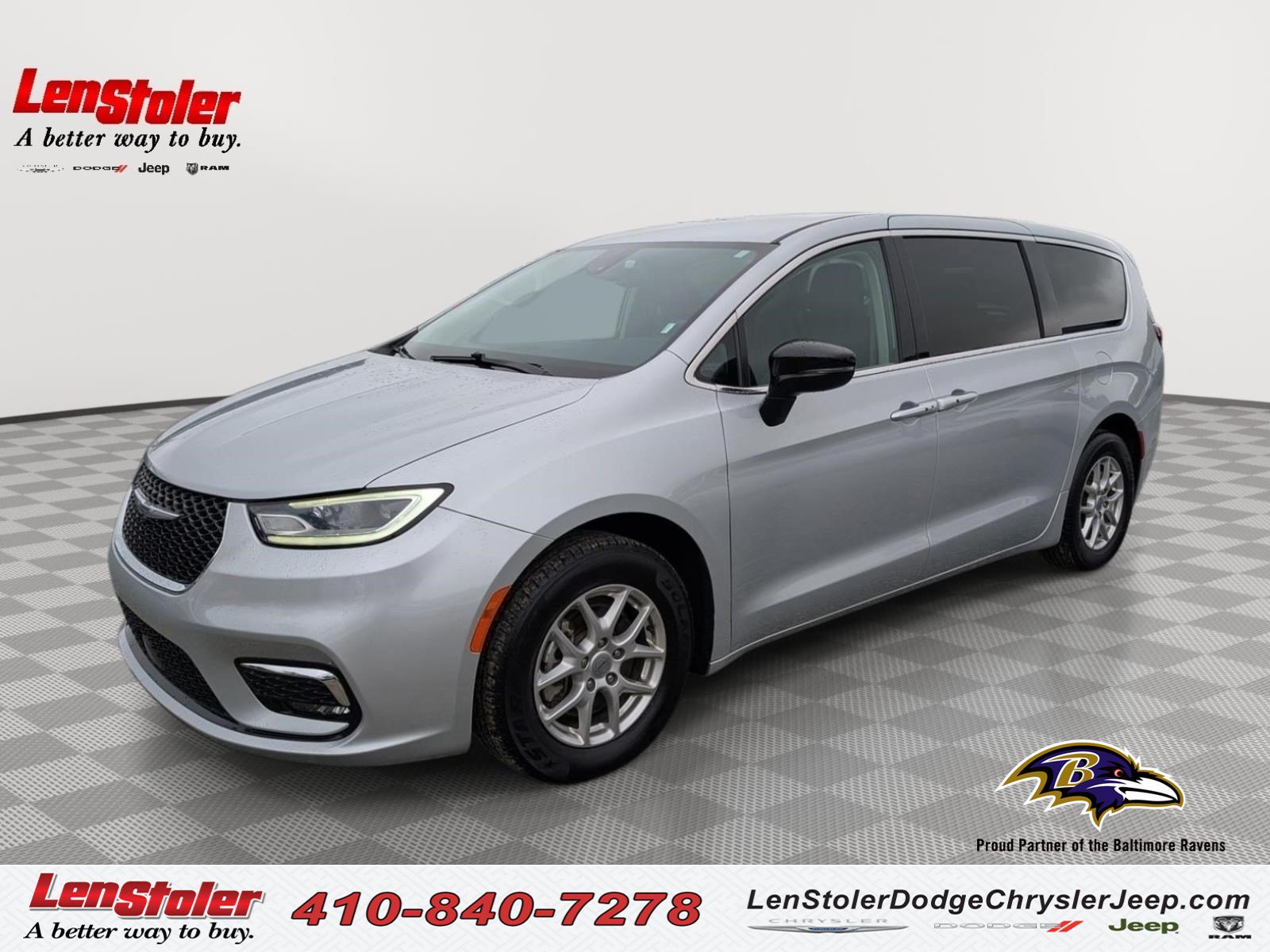 Used 2024 Chrysler Pacifica Touring-L FWD image 1