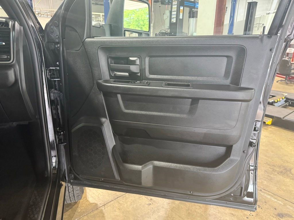 Used 2024 RAM 3500 Tradesman w/ Chrome Appearance Group AWD/4WD image 30