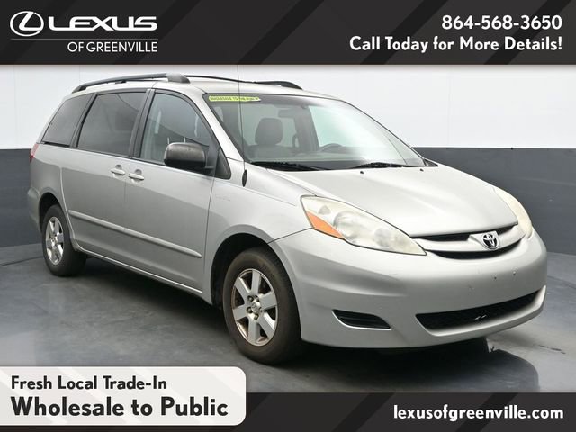 Used 2010 Toyota Sienna LE image 2
