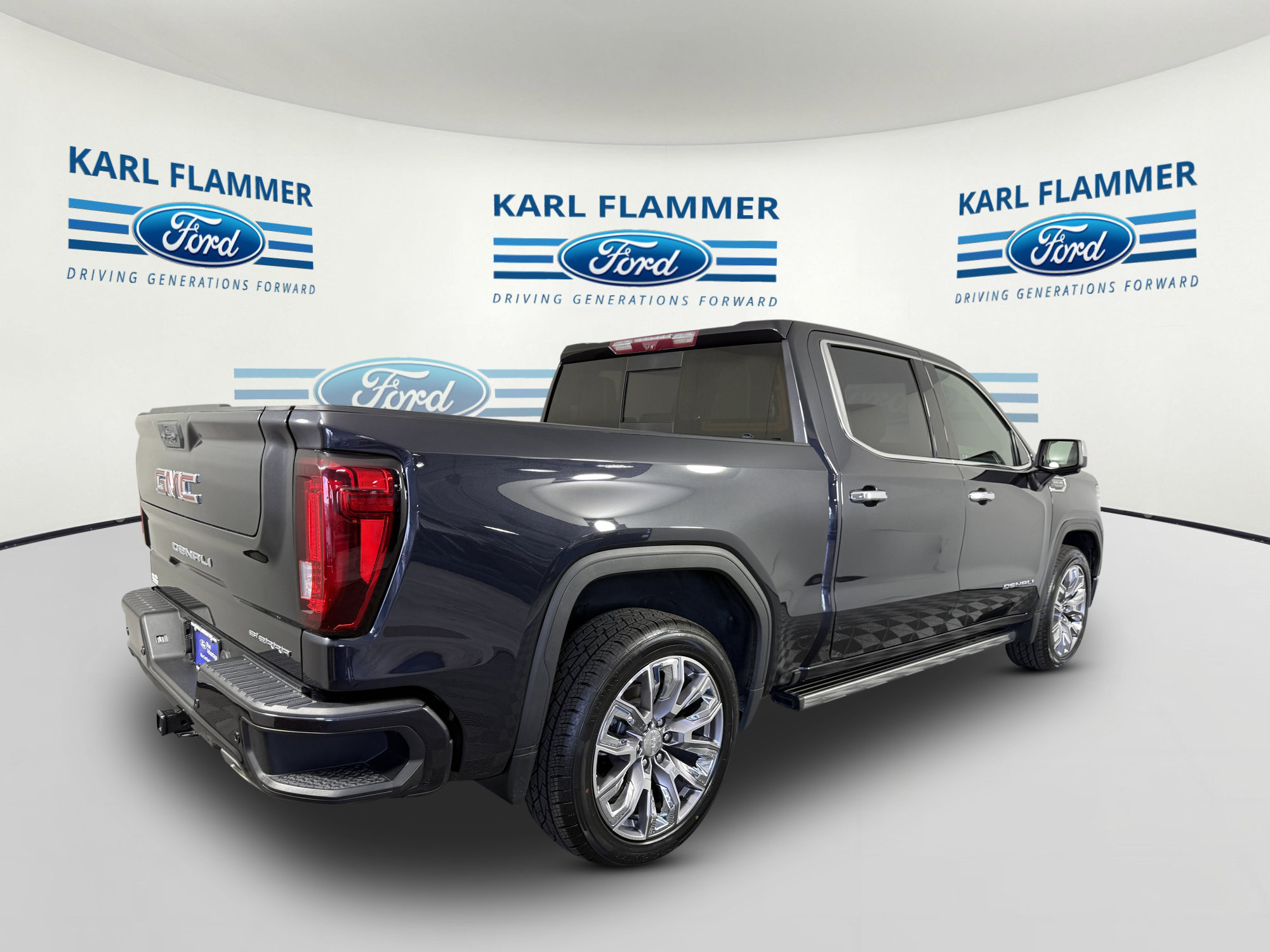 Used 2023 GMC Sierra 1500 Denali w/ Denali Reserve Package AWD/4WD image 3