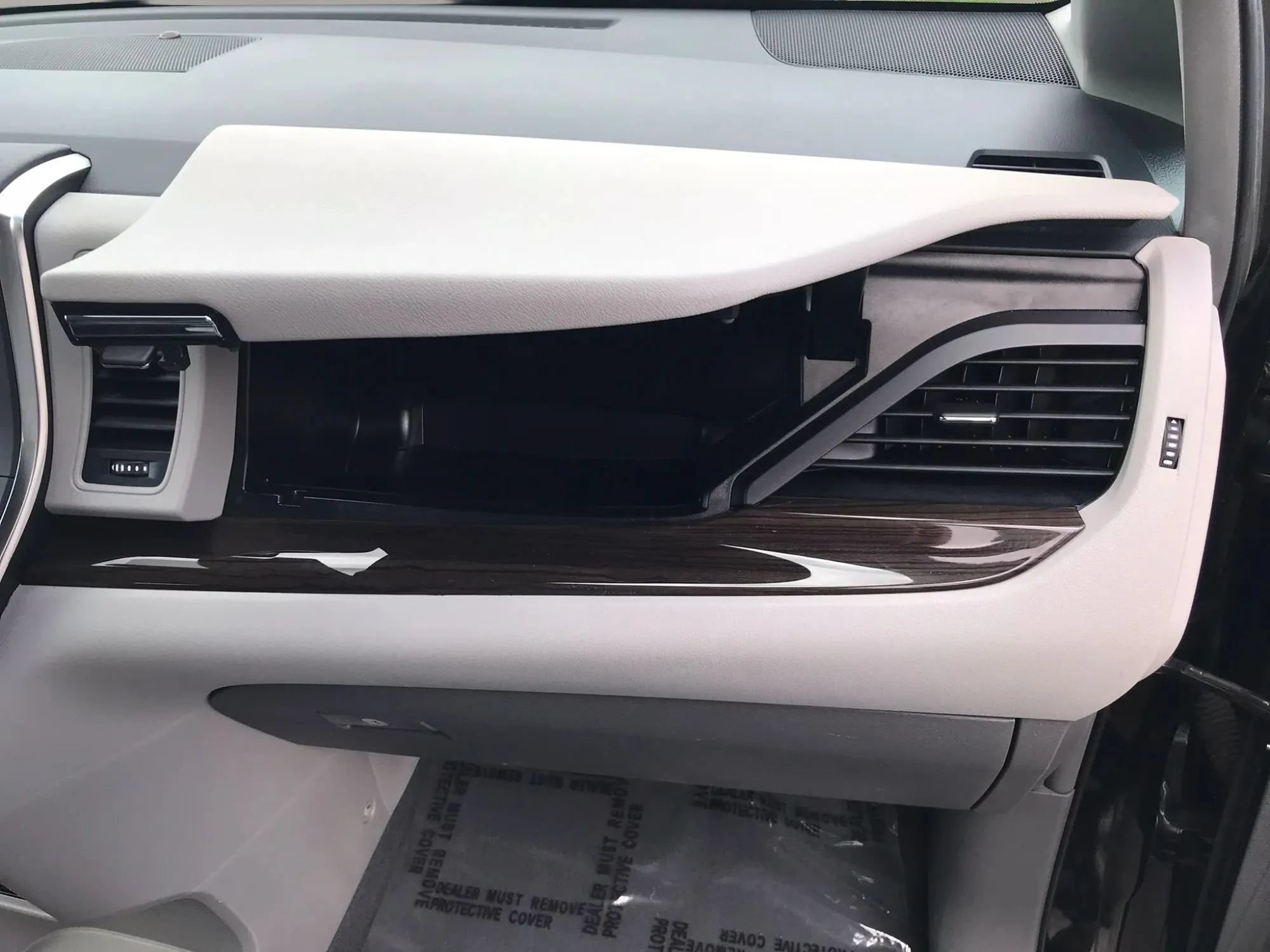 Used 2019 Toyota Sienna XLE AWD/4WD image 48
