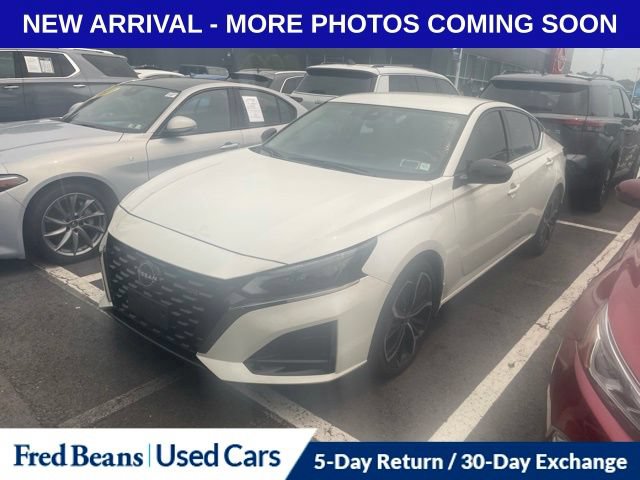 Used 2023 Nissan Altima 2.5 SR FWD image 3