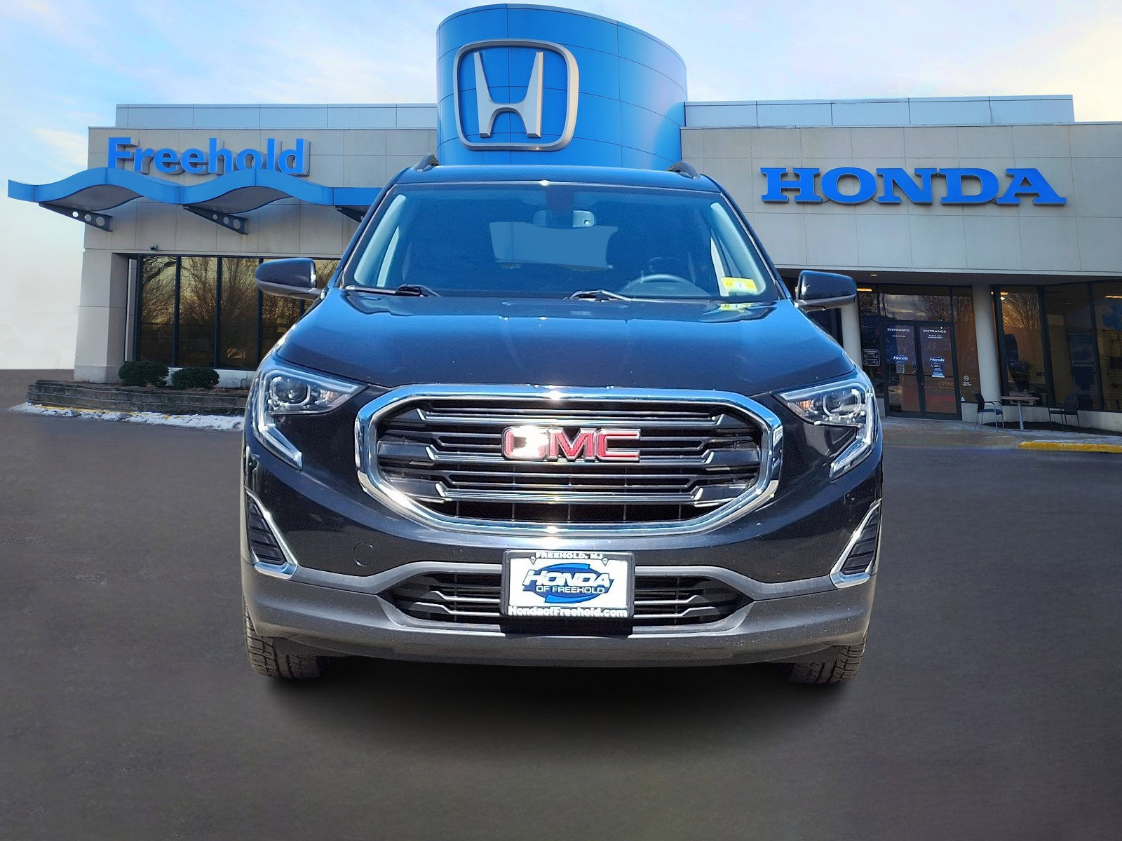 Used 2019 GMC Terrain SLE w/ Driver Convenience Package image 2