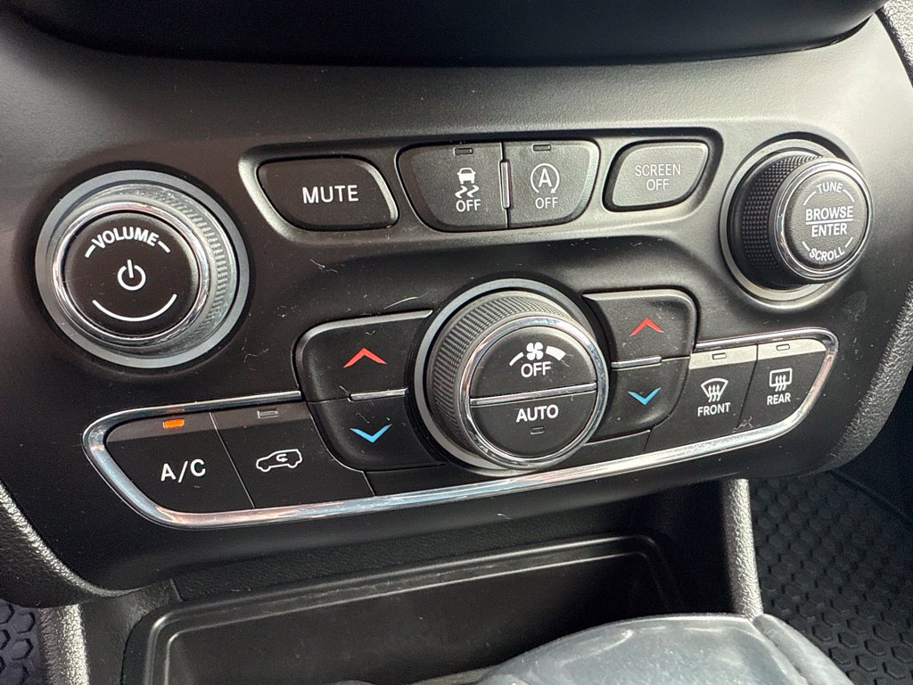 Used 2019 Jeep Cherokee Trailhawk w/ Cold Weather Group AWD/4WD image 31