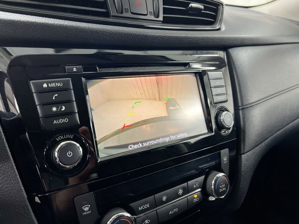 Used 2020 Nissan Rogue SV image 15