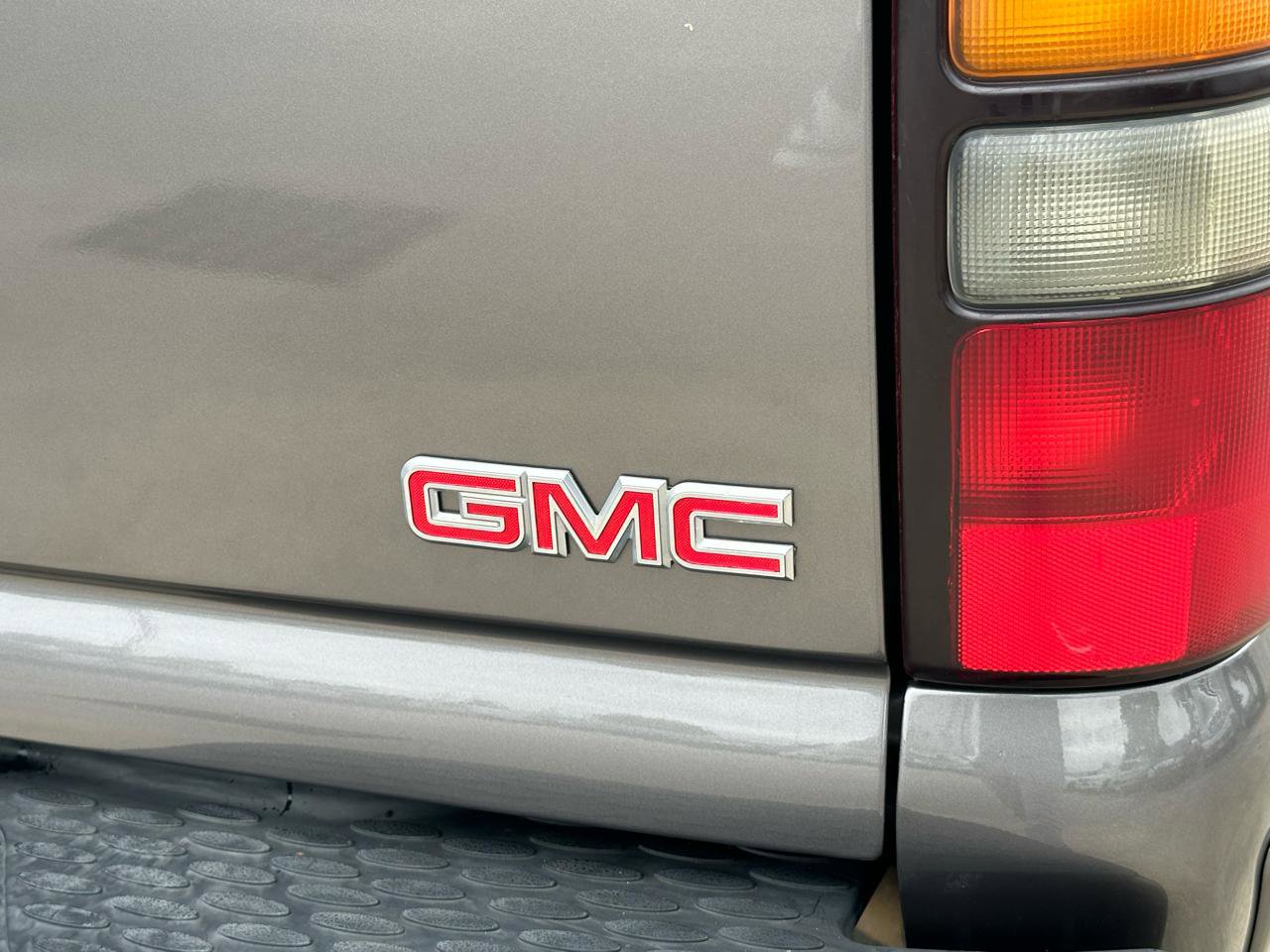 Used 2005 GMC Yukon XL Denali AWD/4WD image 23