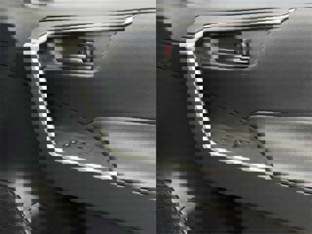 Used 2019 Toyota RAV4 LE w/ Carpet Mat Package image 27