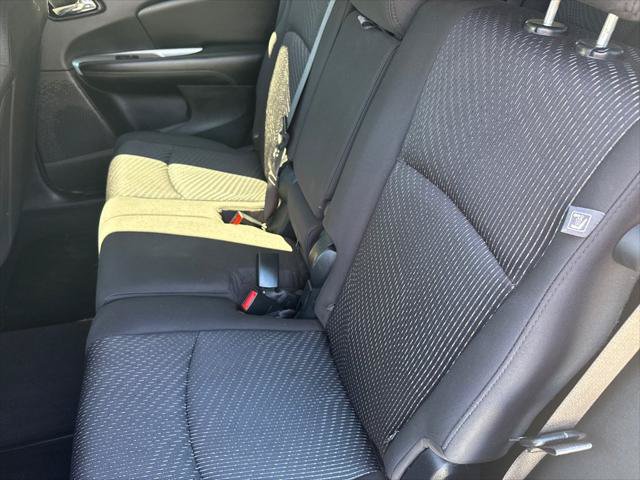 Used 2016 Dodge Journey SE w/ Flexible Seating Group FWD image 19