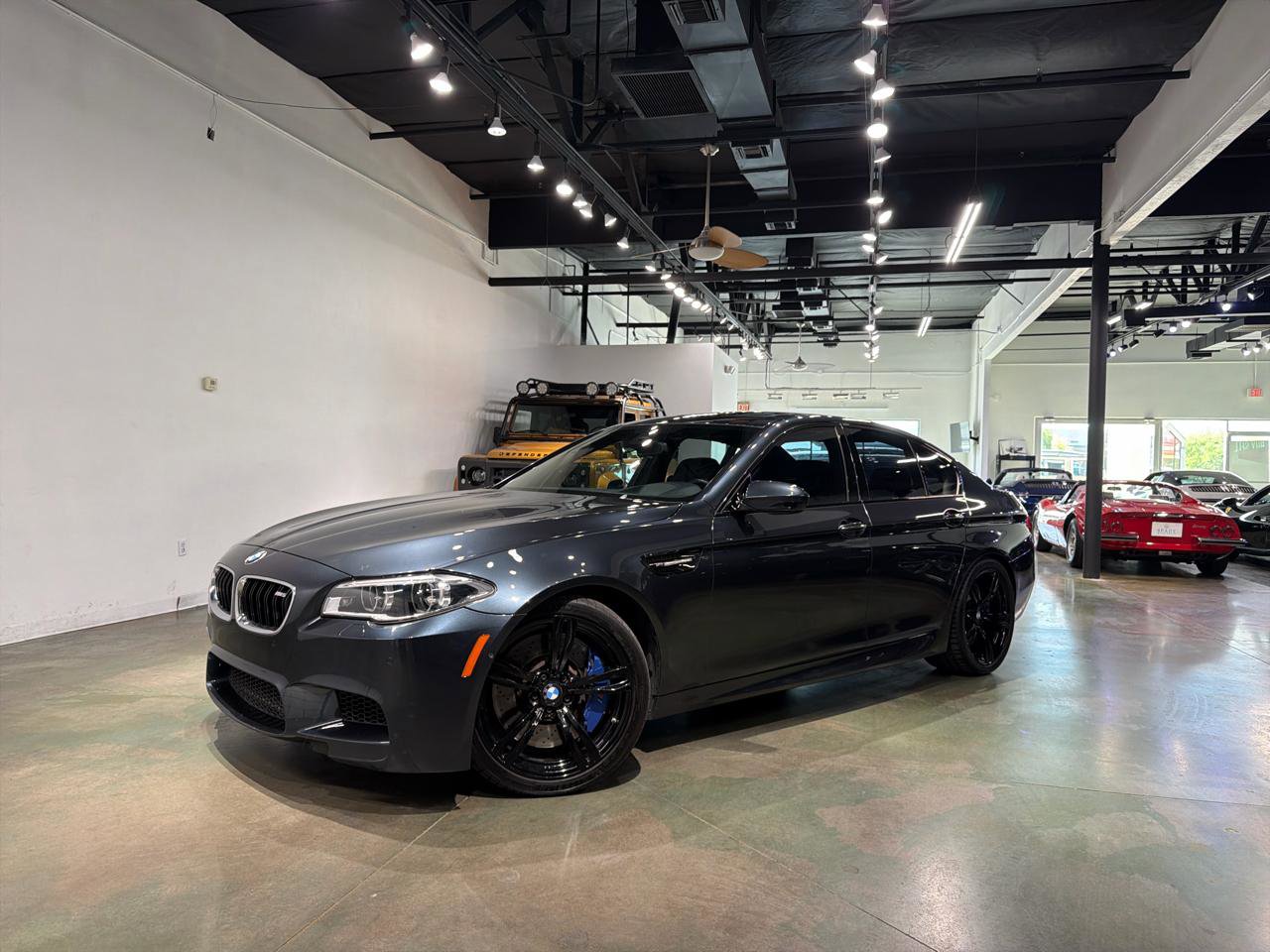 Used 2016 BMW M5 RWD image 2