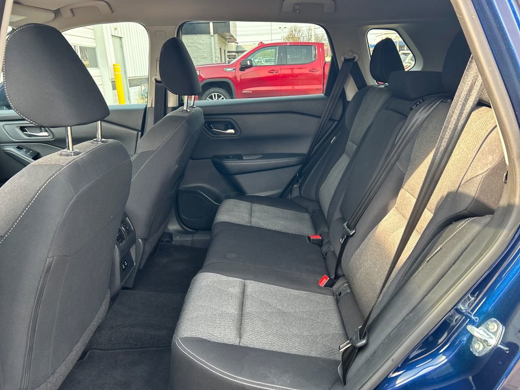 Used 2024 Nissan Rogue SV image 26