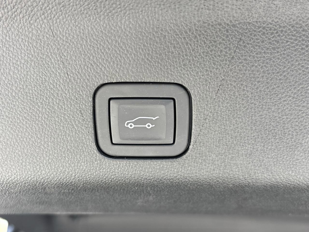 Used 2024 Chevrolet Tahoe Z71 w/ Luxury Package AWD/4WD image 9