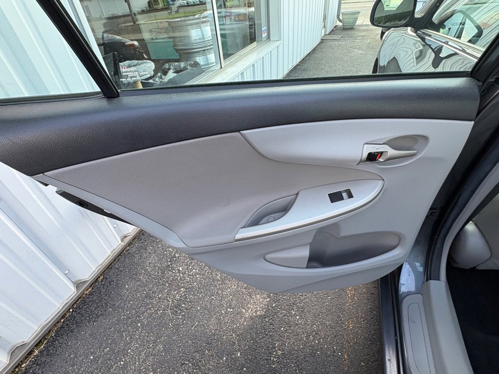 Used 2013 Toyota Corolla LE FWD image 11