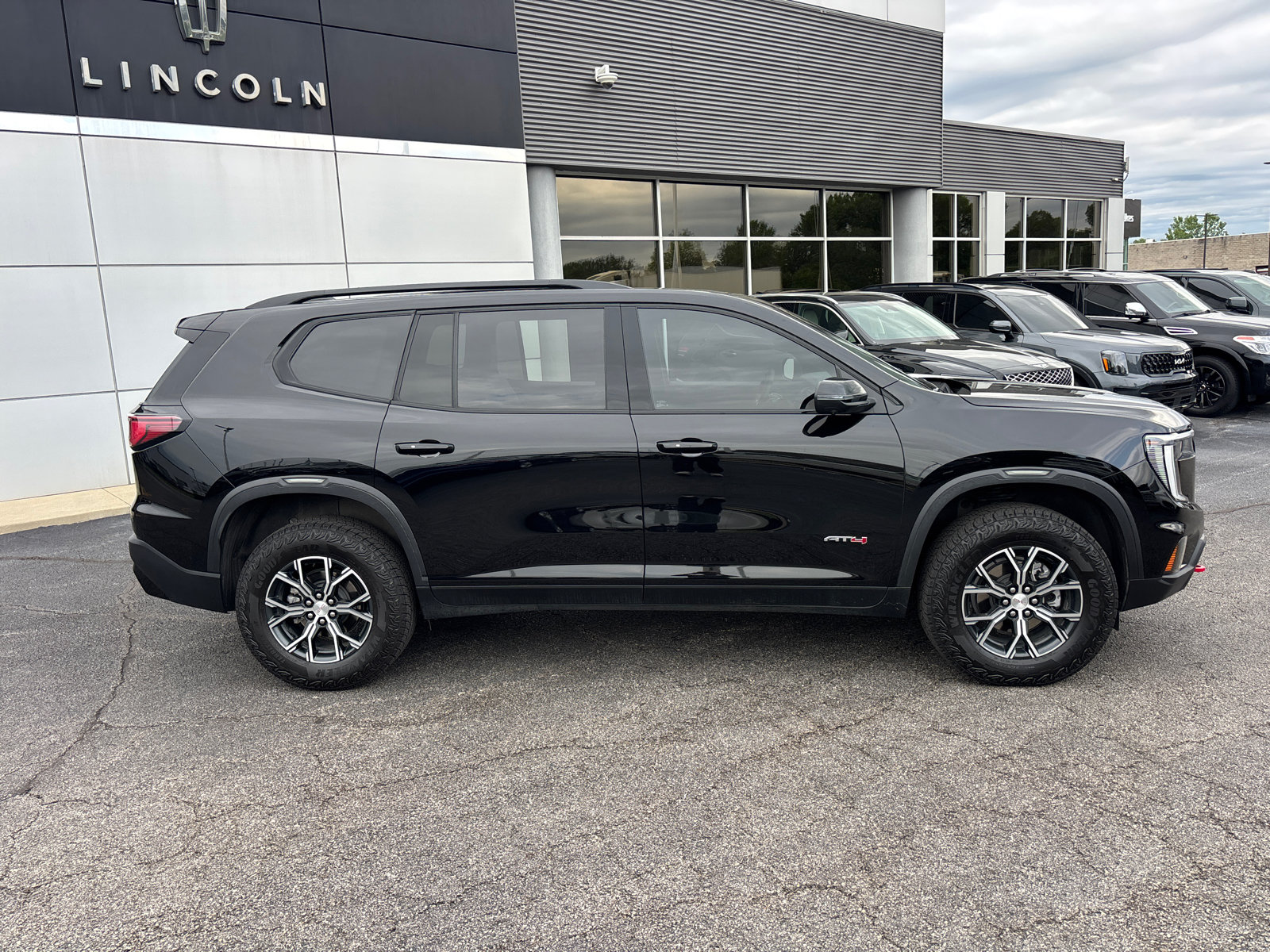 Used 2024 GMC Acadia AT4 AWD/4WD image 8