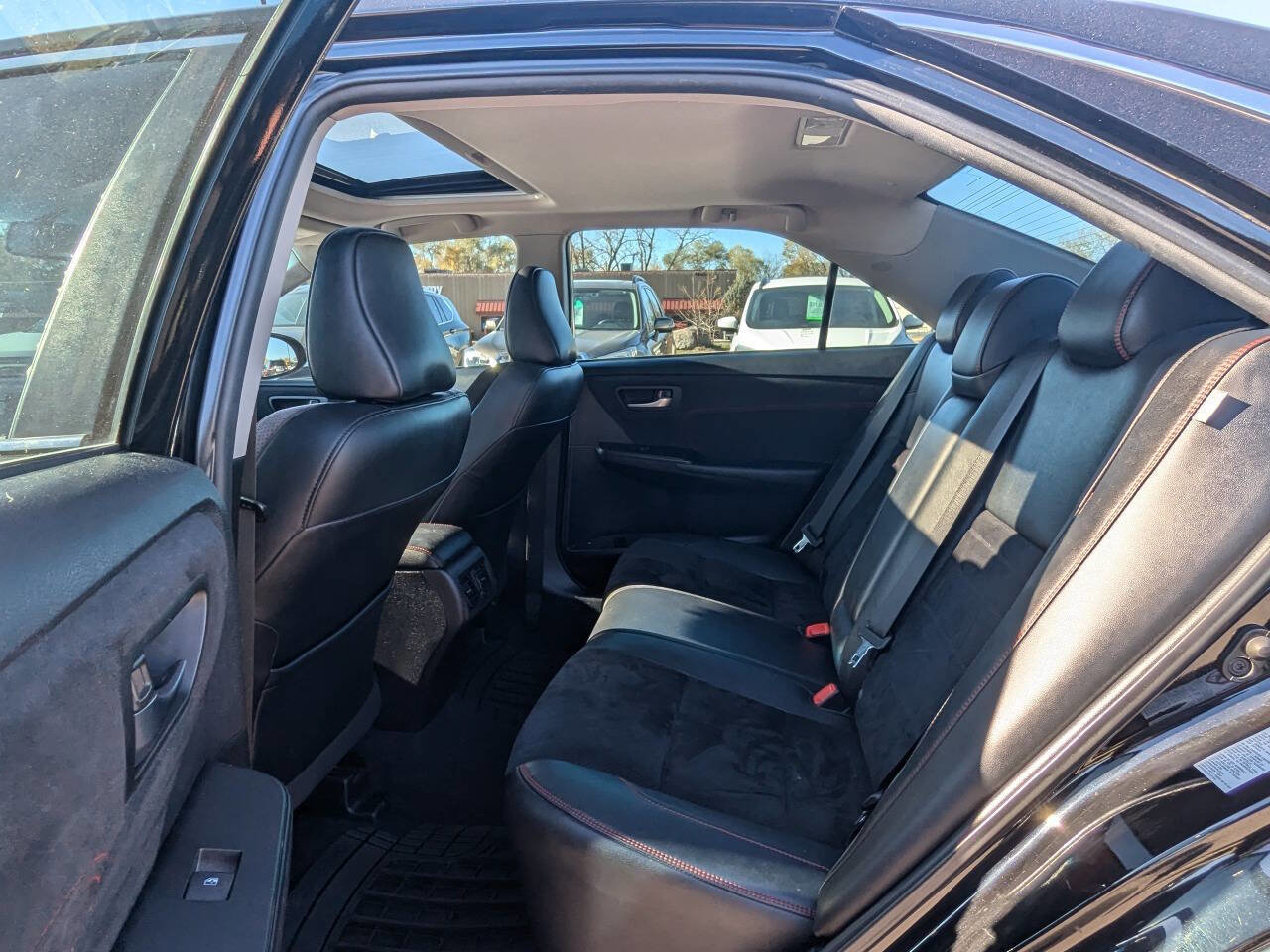 Used 2015 Toyota Camry XSE w/ Moonroof Package image 15