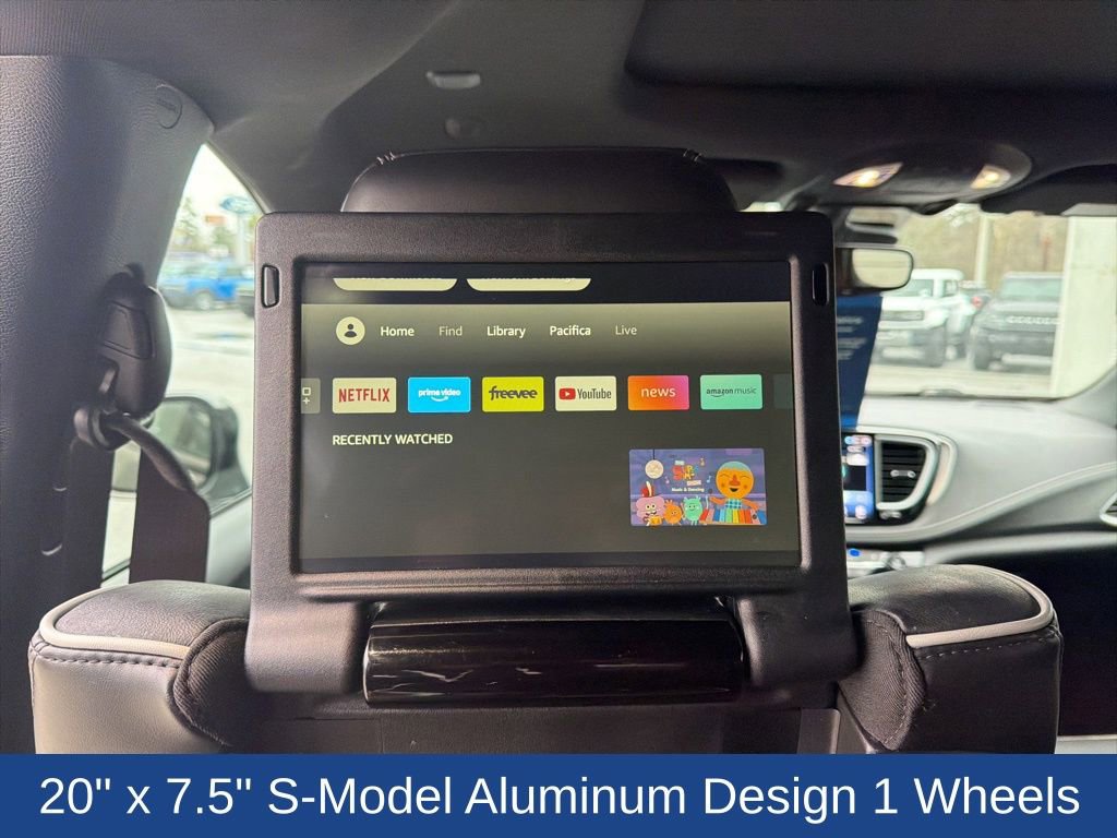 Used 2023 Chrysler Pacifica Limited w/ Uconnect Theater Family Group image 20