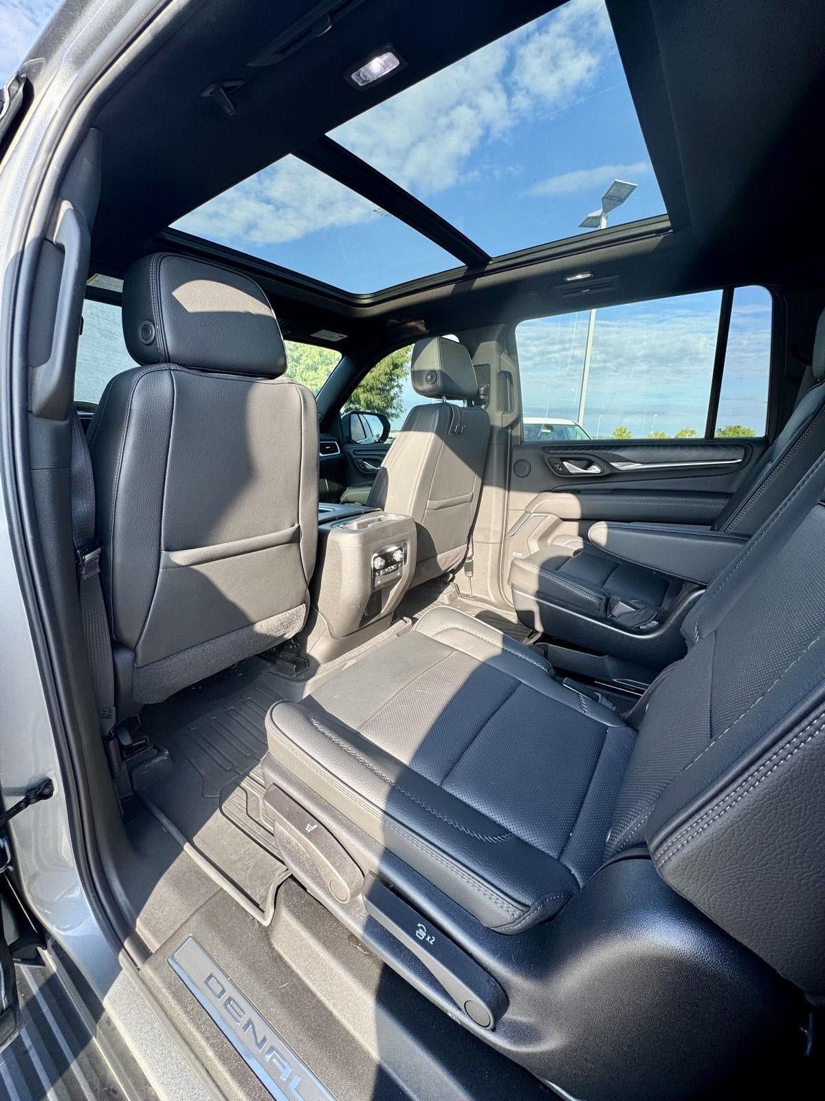 Used 2023 GMC Yukon XL Denali AWD/4WD image 13