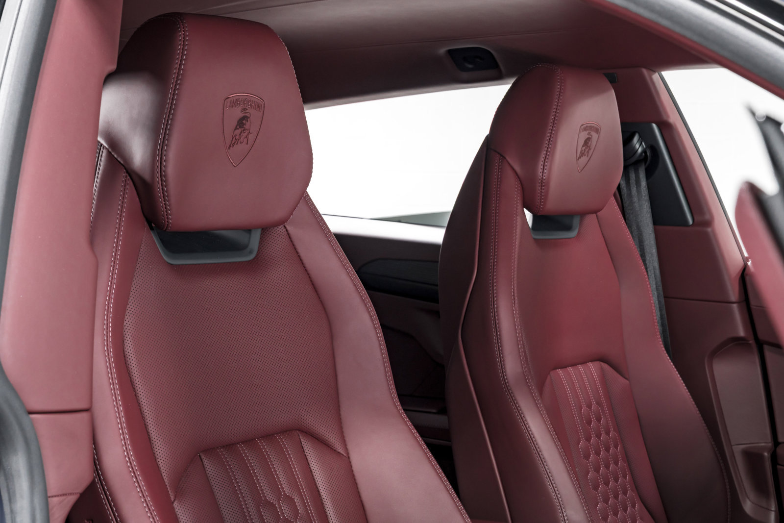 Used 2025 Lamborghini Urus SE AWD/4WD image 40