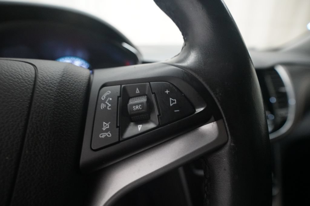Used 2020 Chevrolet Trax LT w/ LT Convenience Package FWD image 18