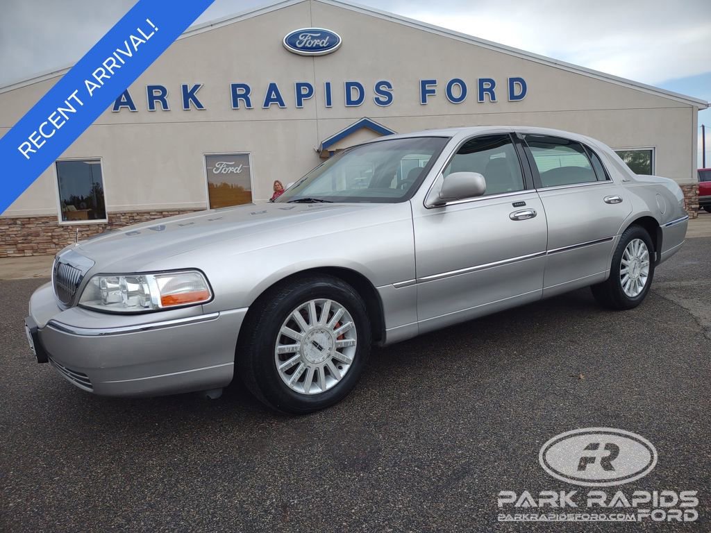Used 2004 Lincoln Town Car Signature