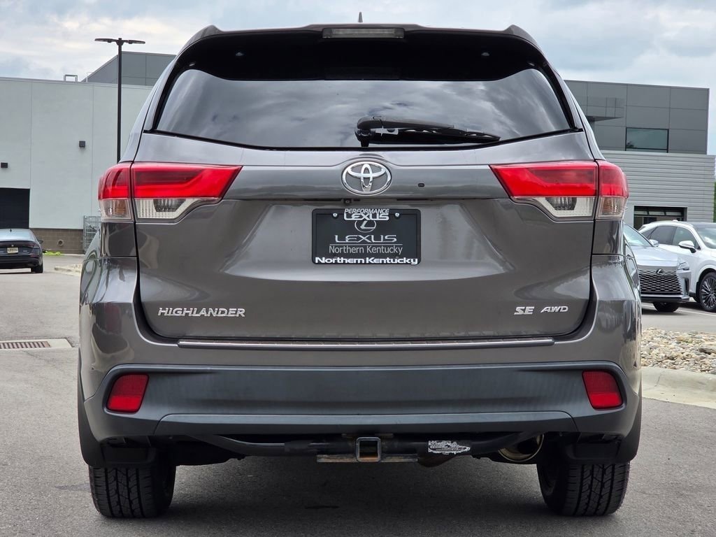 Used 2017 Toyota Highlander SE AWD/4WD image 26