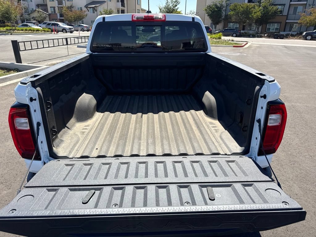 Used 2025 GMC Canyon AT4 AWD/4WD image 6