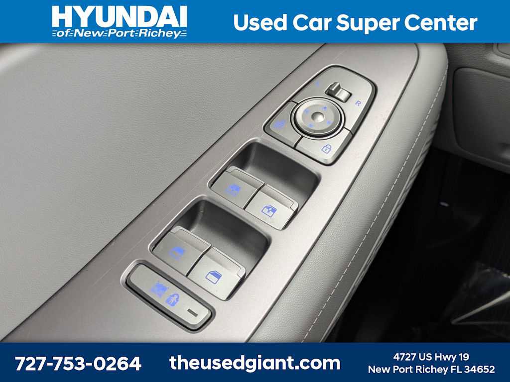 Used 2025 Hyundai Palisade SE FWD image 32