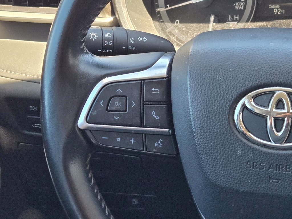 Used 2021 Toyota Highlander XLE FWD image 15