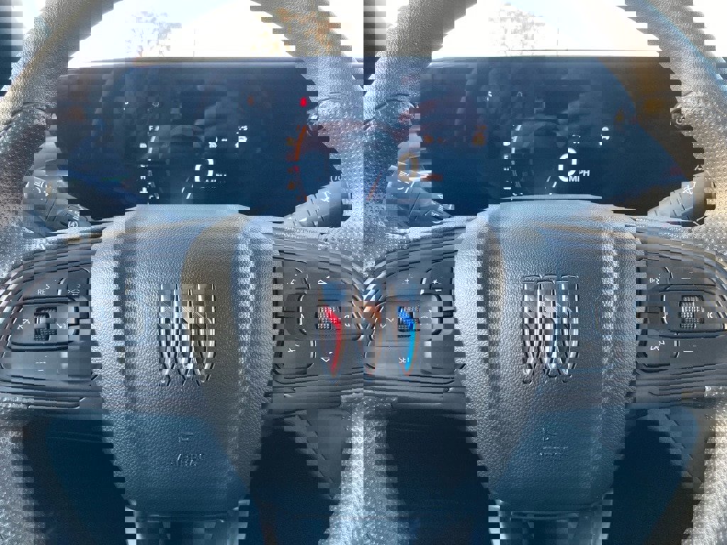 Used 2025 Buick Envista Preferred image 18