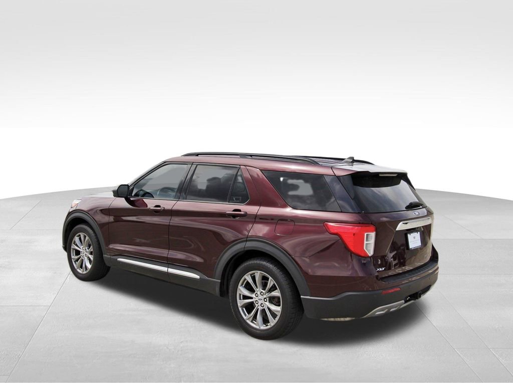 Used 2022 Ford Explorer XLT w/ Equipment Group 202A image 3