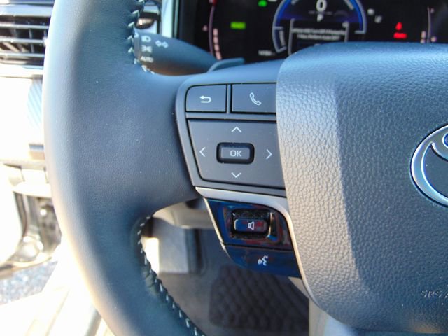 Used 2025 Toyota Camry SE image 18