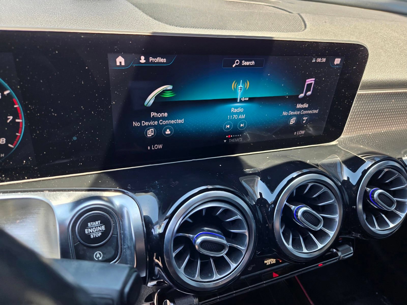 Used 2021 Mercedes-Benz GLB 250 4MATIC w/ Premium Package image 23