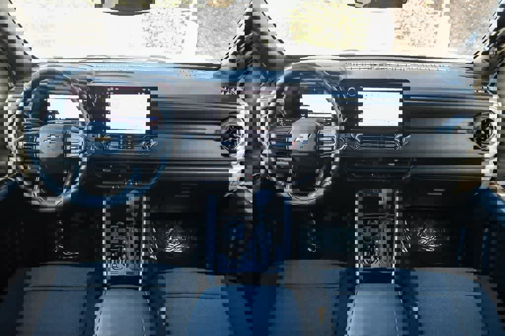 Used 2025 Chevrolet Colorado W/T image 12