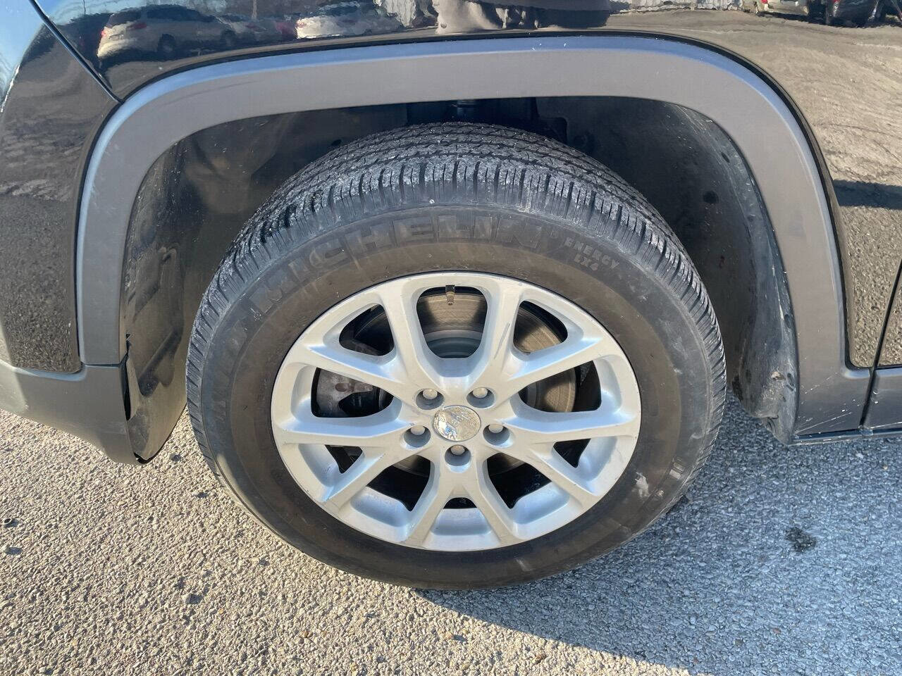 Used 2017 Jeep Cherokee Latitude w/ Comfort/Convenience Group image 16