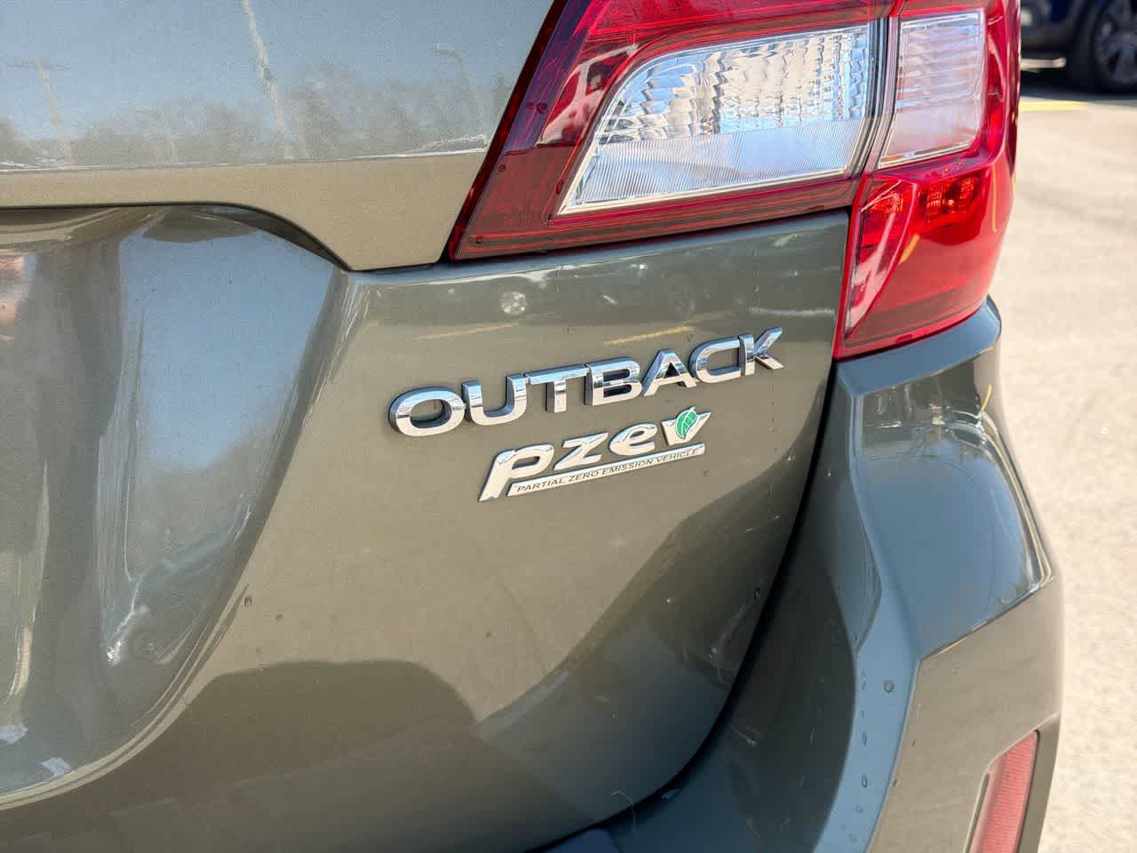 Used 2017 Subaru Outback 2.5i Touring w/ Popular Package #5A AWD/4WD image 18