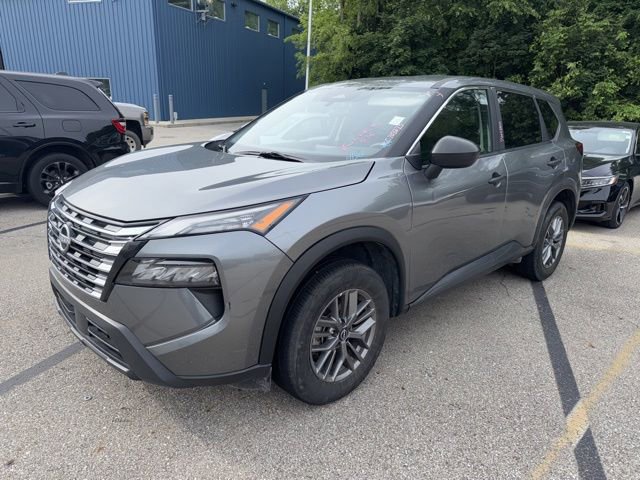 Used 2024 Nissan Rogue S AWD/4WD image 2