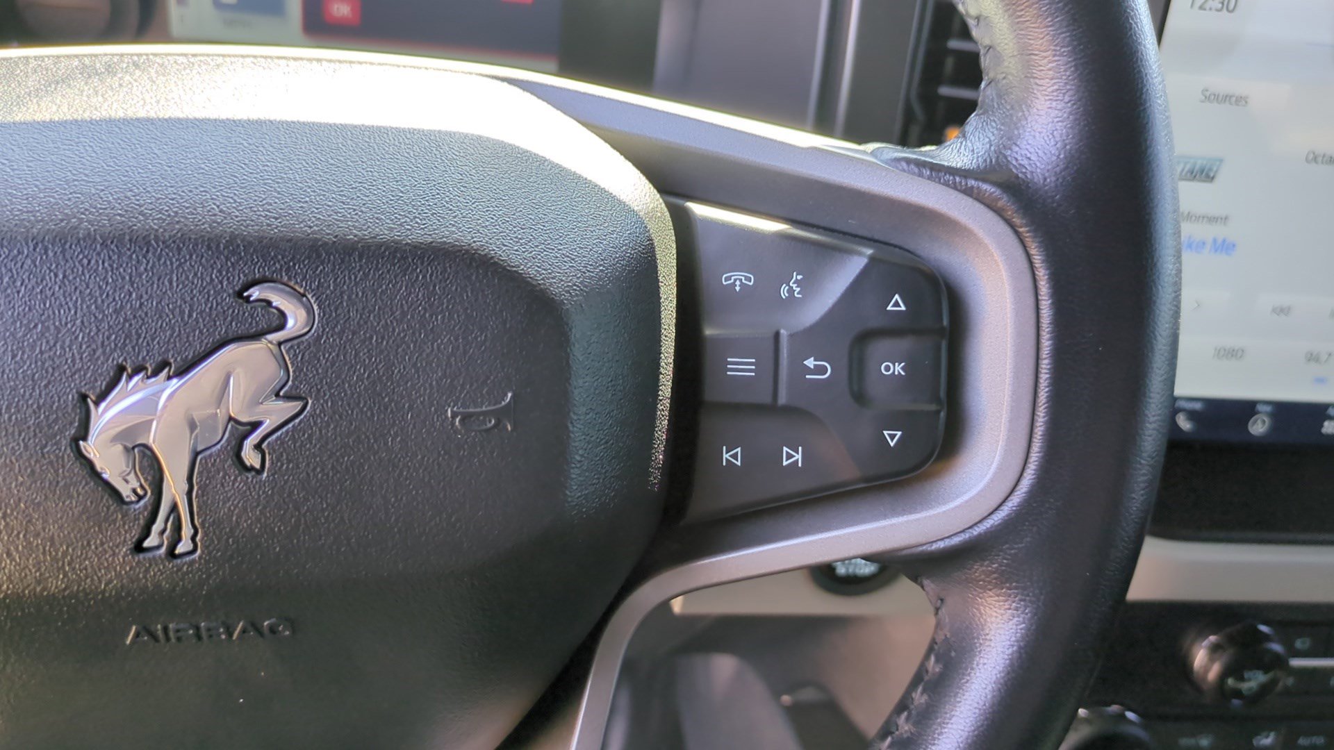 Used 2023 Ford Bronco Badlands image 17