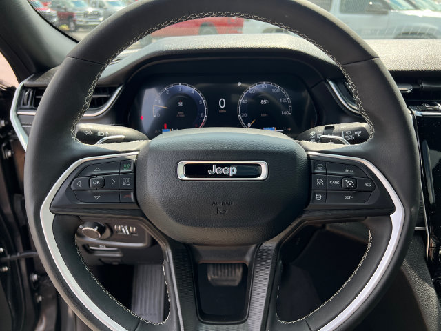 Certified 2025 Jeep Grand Cherokee Altitude AWD/4WD image 15