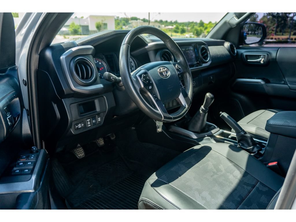 Used 2019 Toyota Tacoma TRD Off-Road AWD/4WD image 10