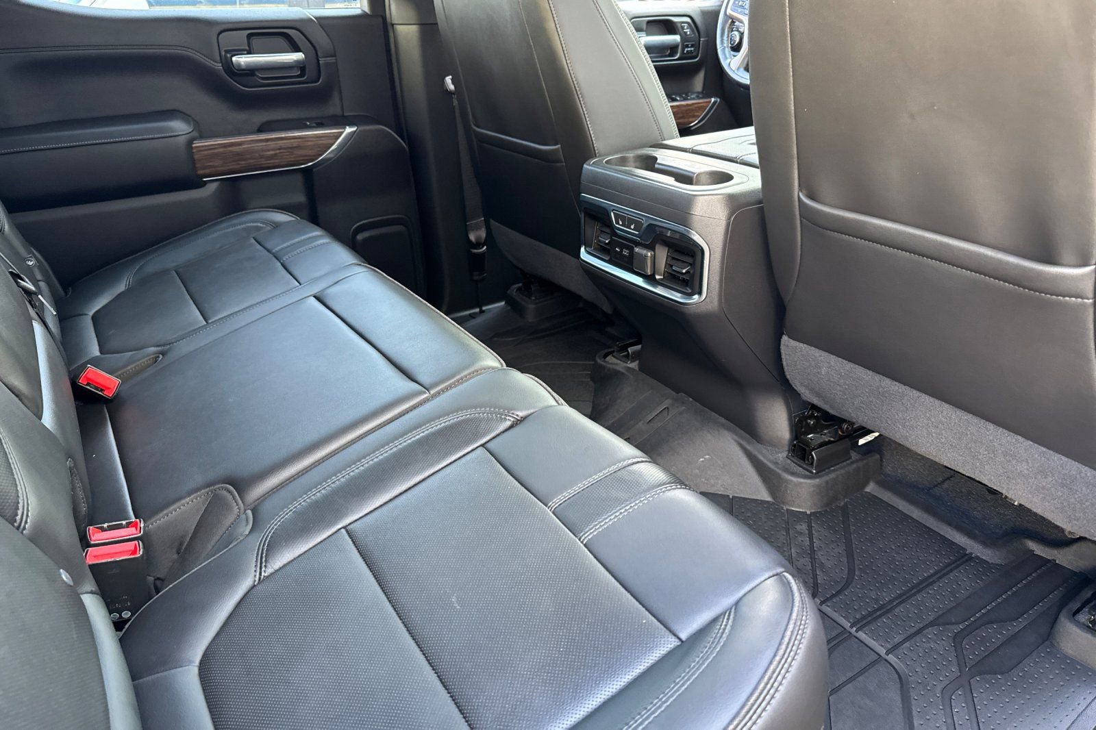 Used 2020 Chevrolet Silverado 1500 High Country w/ Technology Package image 16