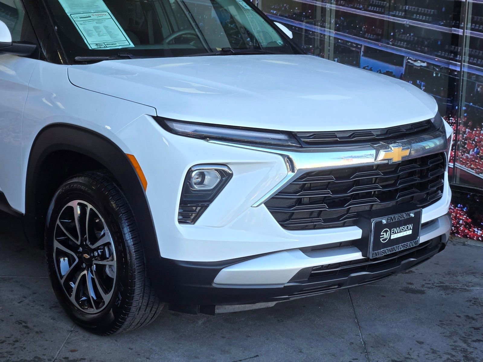 Used 2025 Chevrolet TrailBlazer LT image 2