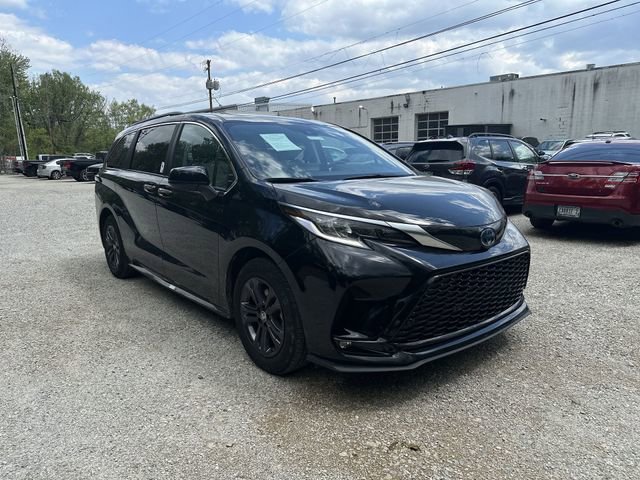 Used 2024 Toyota Sienna XSE AWD/4WD image 12