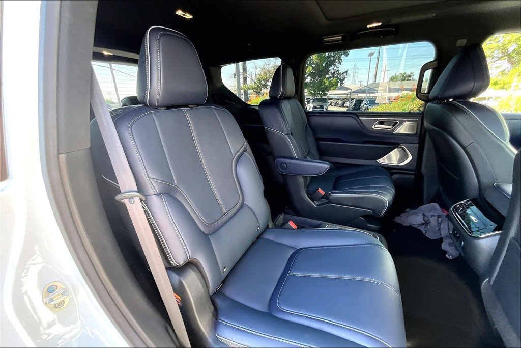Used 2026 INFINITI QX80 4WD w/ Sport Exterior Package image 36