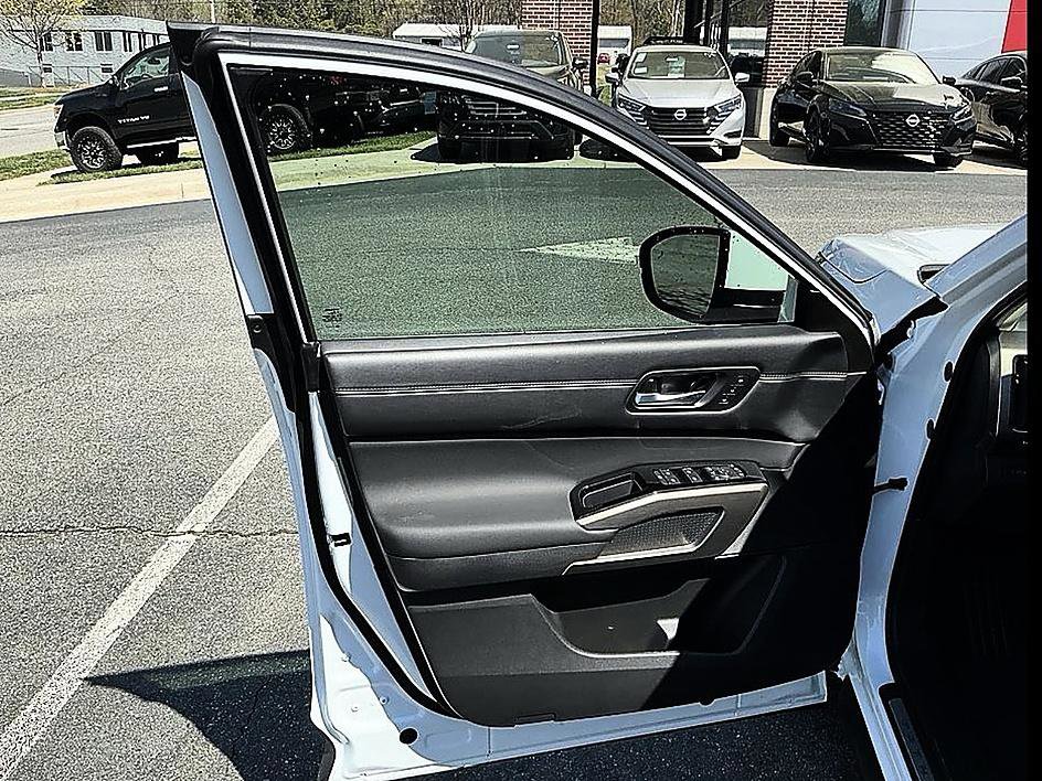 Certified 2025 Nissan Pathfinder Platinum image 7