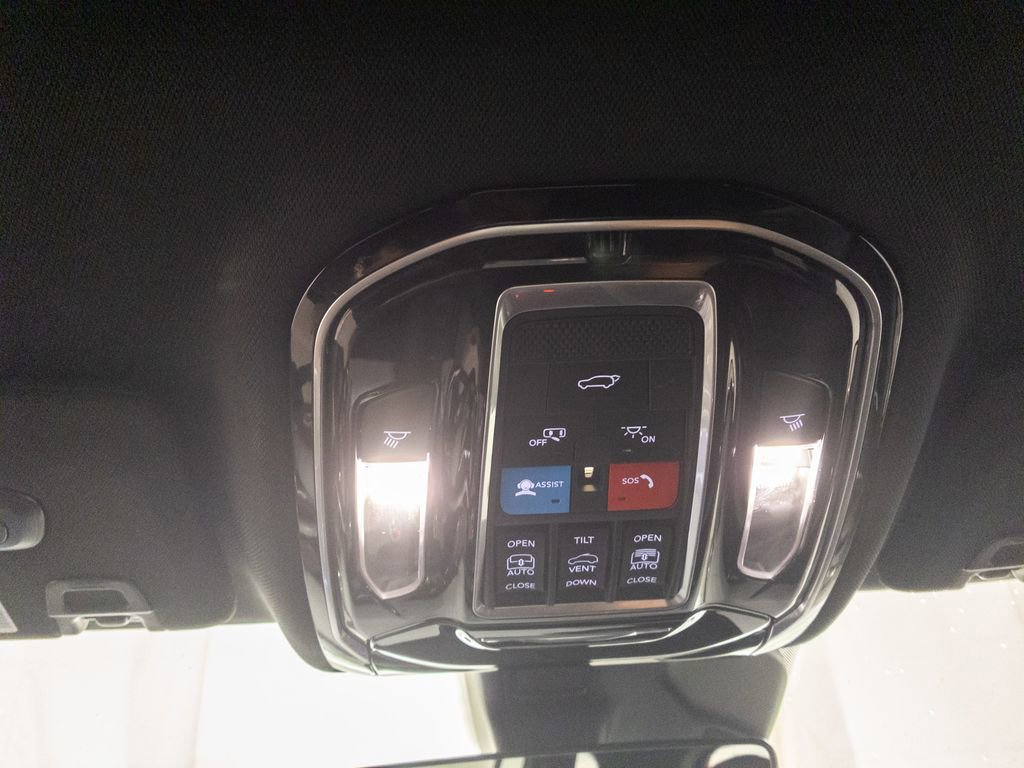 Used 2022 Jeep Grand Cherokee Overland image 23