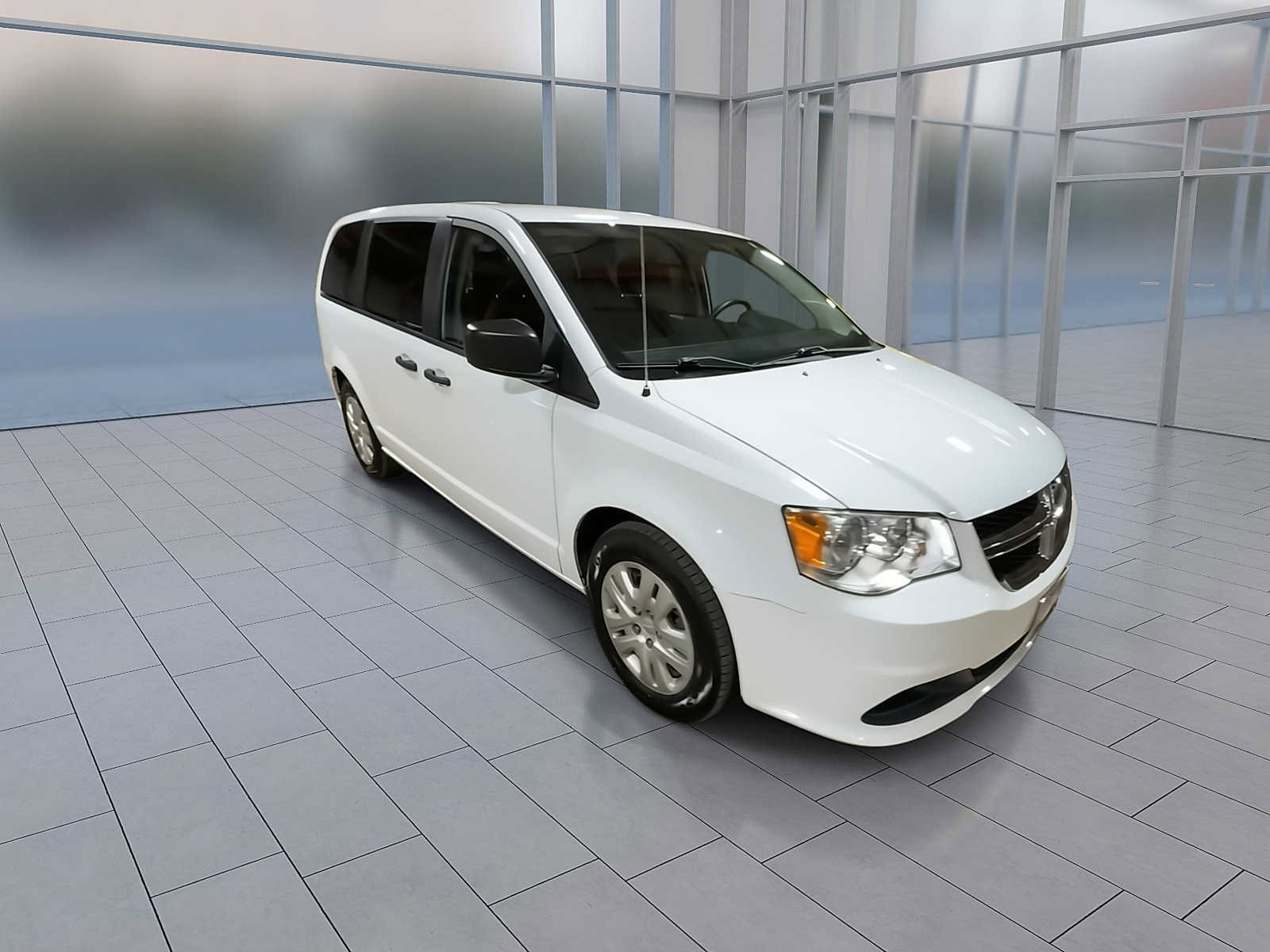 Used 2019 Dodge Grand Caravan SE w/ UConnect Hands-Free Group image 2